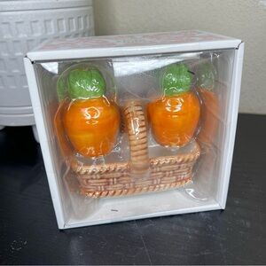 NEW Hopper's Lane Carrots in Basket Ceramic Salt & Pepper Shakers